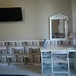 Sweet Two Steps From The Ruins... Bed & Breakfast