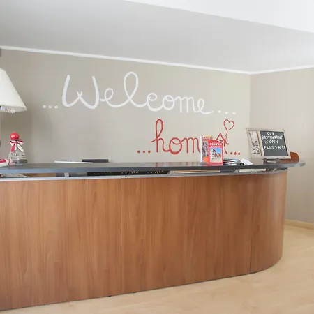 Sweet Two Steps From The Ruins... Πομπηία