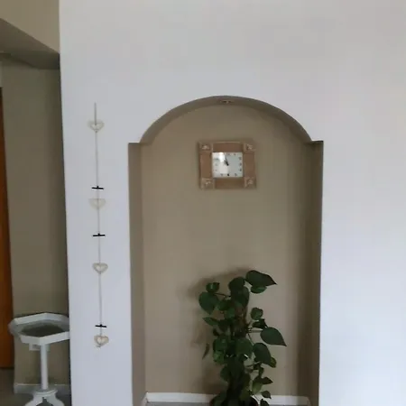 Sweet Two Steps From The Ruins... Πομπηία