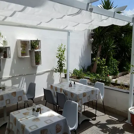 Bed and Breakfast Sweet Two Steps From The Ruins...