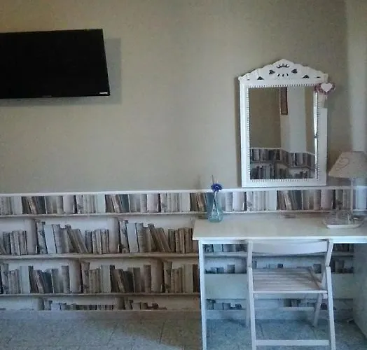 Sweet Two Steps From The Ruins... Bed & Breakfast