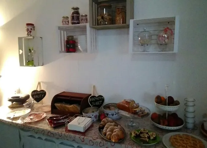 Sweet Two Steps From The Ruins... Bed & Breakfast