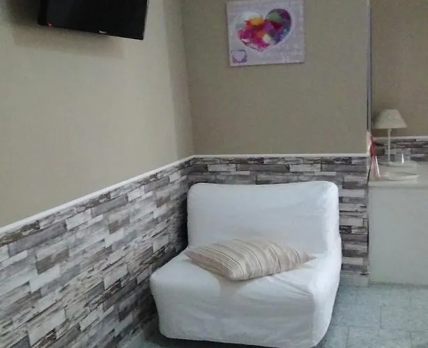 Sweet Two Steps From The Ruins... Bed & Breakfast