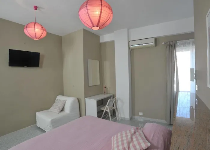 Sweet Two Steps From The Ruins... Bed & Breakfast