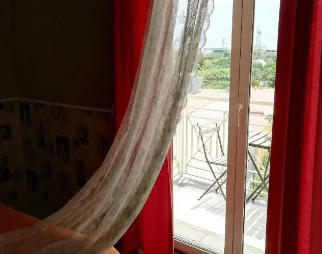 Sweet Two Steps From The Ruins... Bed & Breakfast